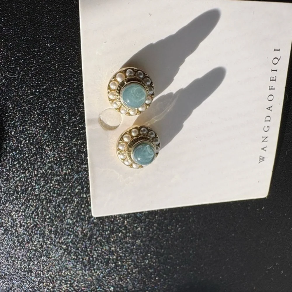 Baroque Pearl Cat Eye Stud Earrings Women Vintage Style‎ Elegant Small Round new